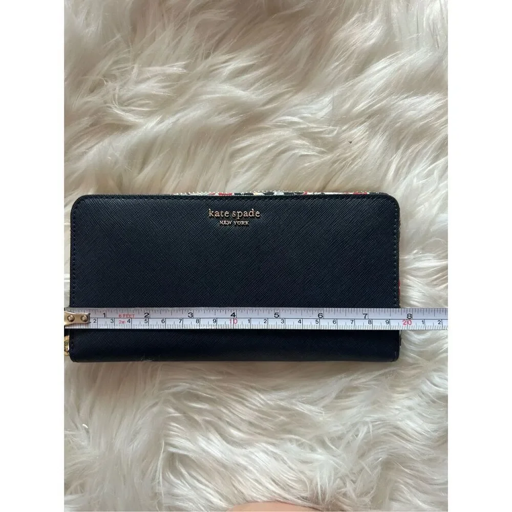 Kate spade dark blue navy wallet in excellent condition 8x4
